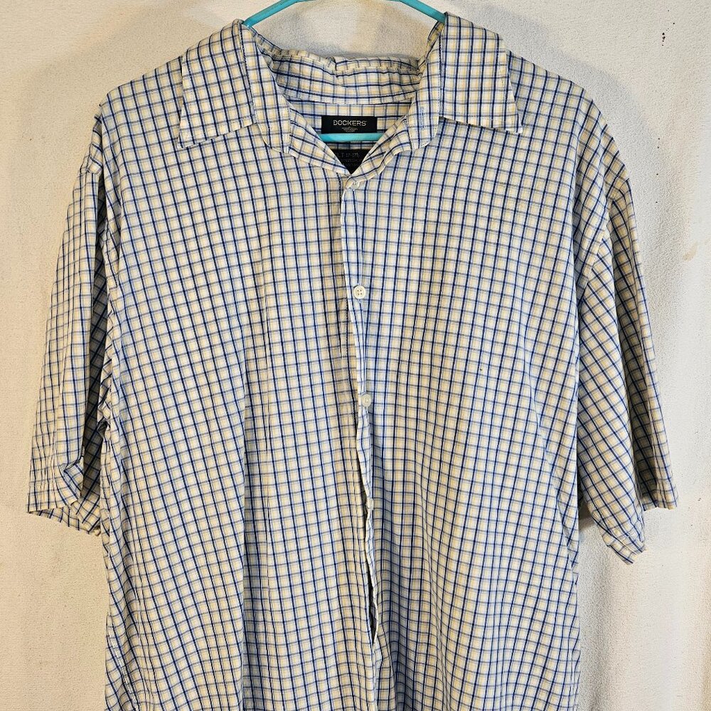 Docker's Men's Short Sleeve Button Down Shirt -_ ITEM #2025